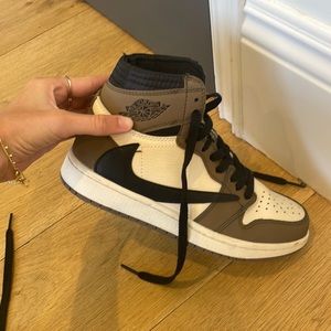 Air Jordan mocha. Travis Scott